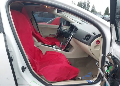 2012 Volvo S60 T6 z USA, uszkodzony, nr VIN YV1902FH3C2036624